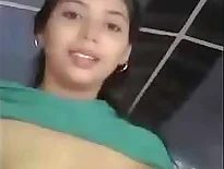 Desi bonito Asian Babe showing as mamas